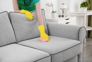 6 советов для чистки обивки мебели